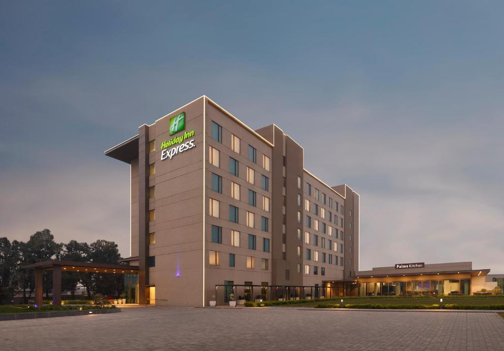 Holiday Inn Express Kolkata Airport