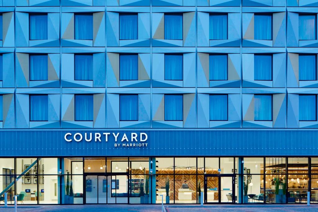 Courtyard by Marriott Luton Airport (Luton) 