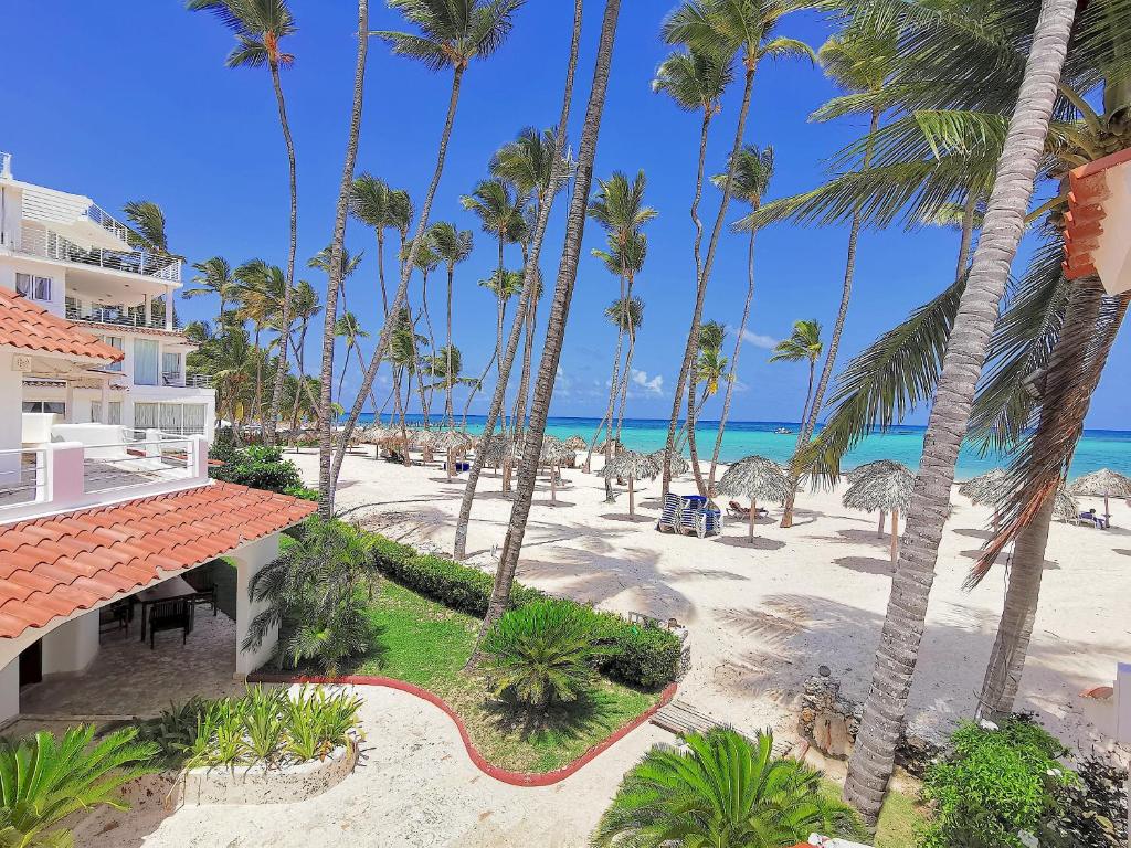 BAVARO Los Corales LAS TERRAZAS Condo-HOTEL WIFI Beach CLUB & SPA