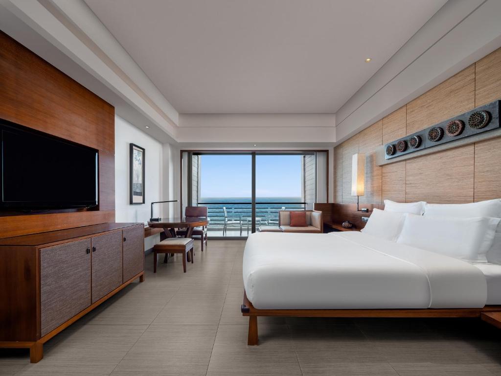 Pullman Oceanview Sanya Bay Resort & Spa