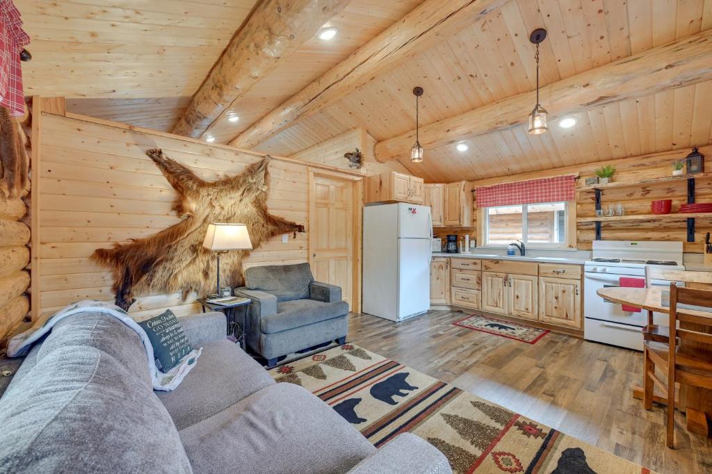 Charming Soldotna Cabin Near Kenai River Fishing!