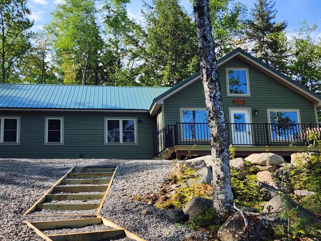 Family Friendly Lakefront Cottage, Ambajejus Lake