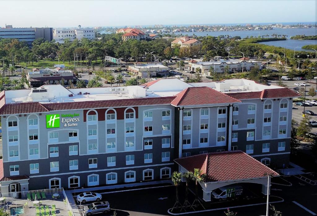 Holiday Inn Express & Suites - St. Petersburg - Madeira Beach, an IHG Hotel