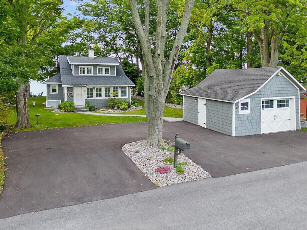 Beautiful Waterfront House in Owasco Lake