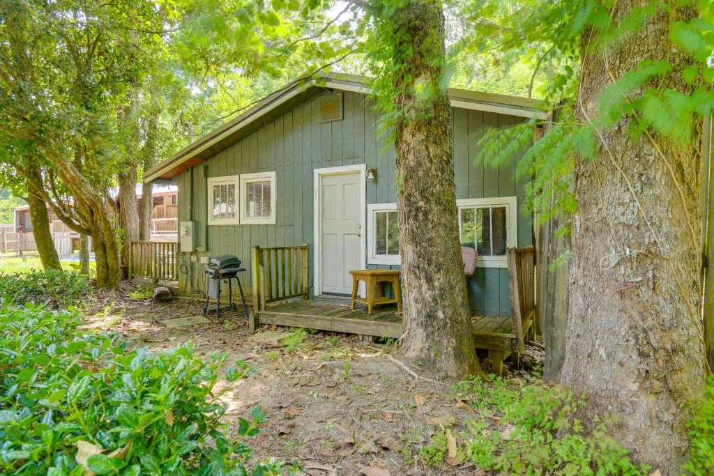 River Cottage in Fairhope with Porch and Grill!