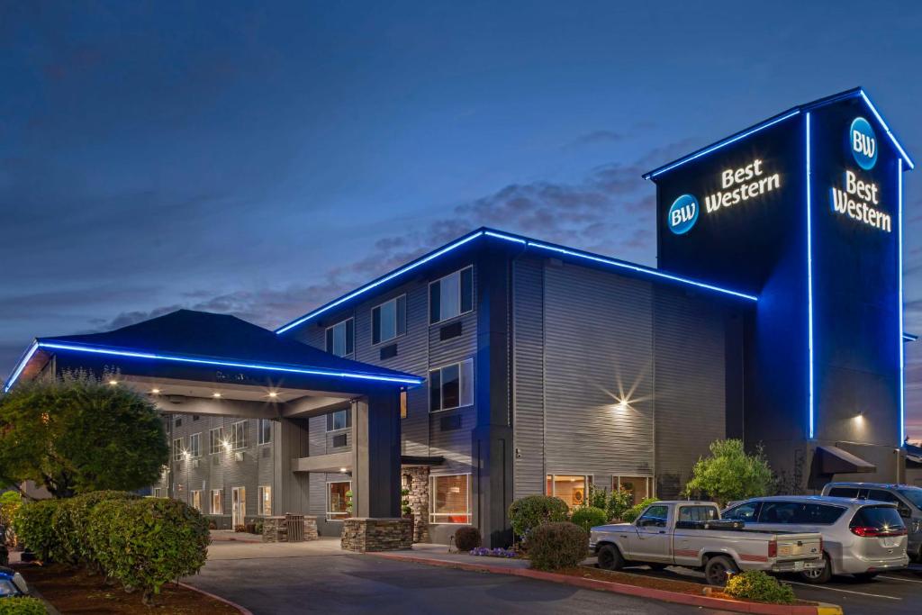 Best Western Cascade Inn & Suites