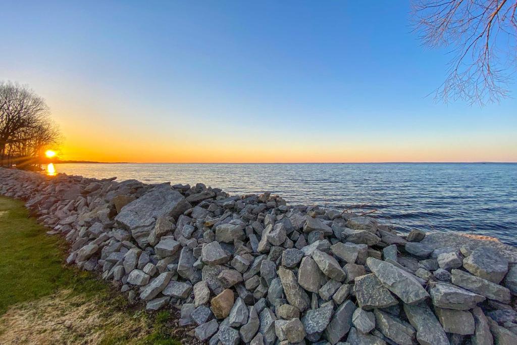 Peace and Premier Fishing on Bay of Green Bay!