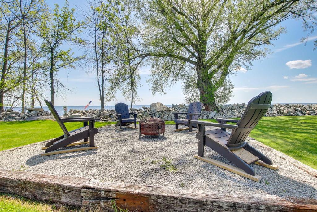 Cozy Waterfront Home on the Bay of Green Bay!