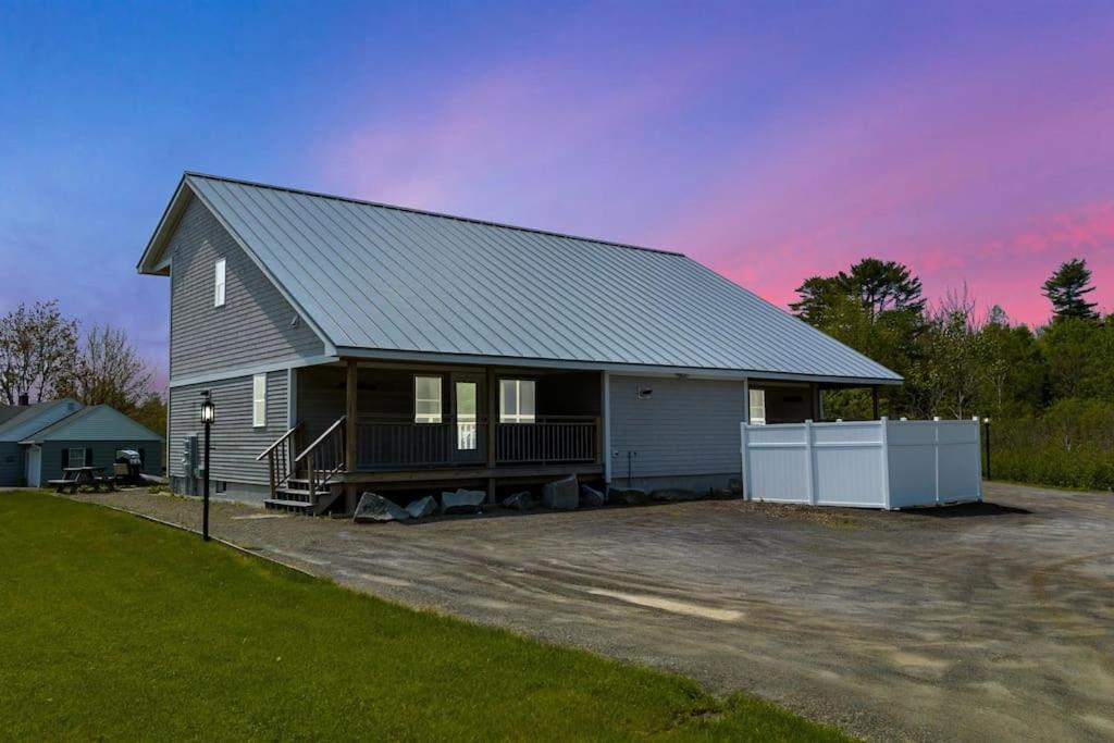 Ocean View East Duplex with Walk to Crescent Beach