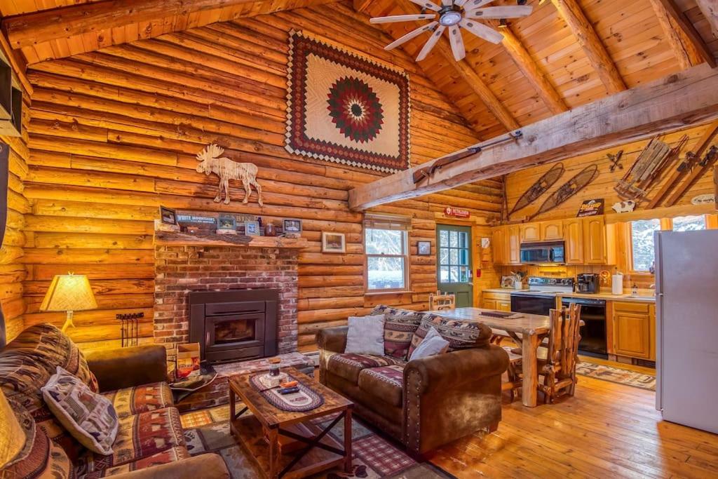 Family-Focused & Pet-Friendly Log Cabin with 4BR 2BA Sleeps 10